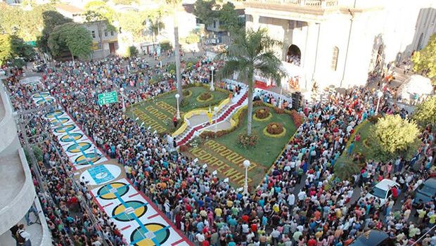 FESTA DE CORPUS CHRISTI EM CASTELO VÁ DE VAN 3349-3333.