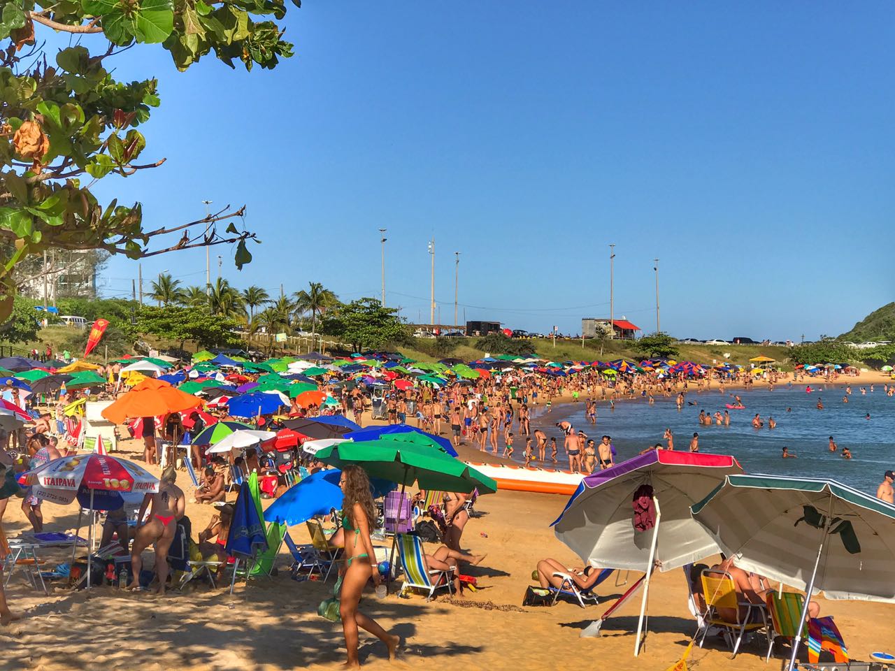 Praia-da-Bacutia-em-Guarapari-2